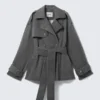 Kurzer, gewaschener Trenchcoat mit doppelter Knopfleiste – Dunkelgrau Kurzer, gewaschener Trenchcoat mit doppelter Knopfleiste – Dunkelgrau