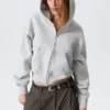 Kurzer, kastenförmiger Kapuzenpullover mit Reißverschluss – Grau meliert Kurzer, kastenförmiger Kapuzenpullover mit Reißverschluss – Grau meliert