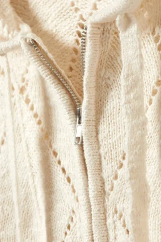 Kurzer Pointelle-Strick-Kapuzenpullover mit Reißverschluss – Off-White Kurzer Pointelle-Strick-Kapuzenpullover mit Reißverschluss – Off-White