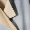 Kurzer, wendbarer Trenchcoat mit doppelter Knopfleiste – Beige & Hellgrau Kurzer, wendbarer Trenchcoat mit doppelter Knopfleiste – Beige & Hellgrau