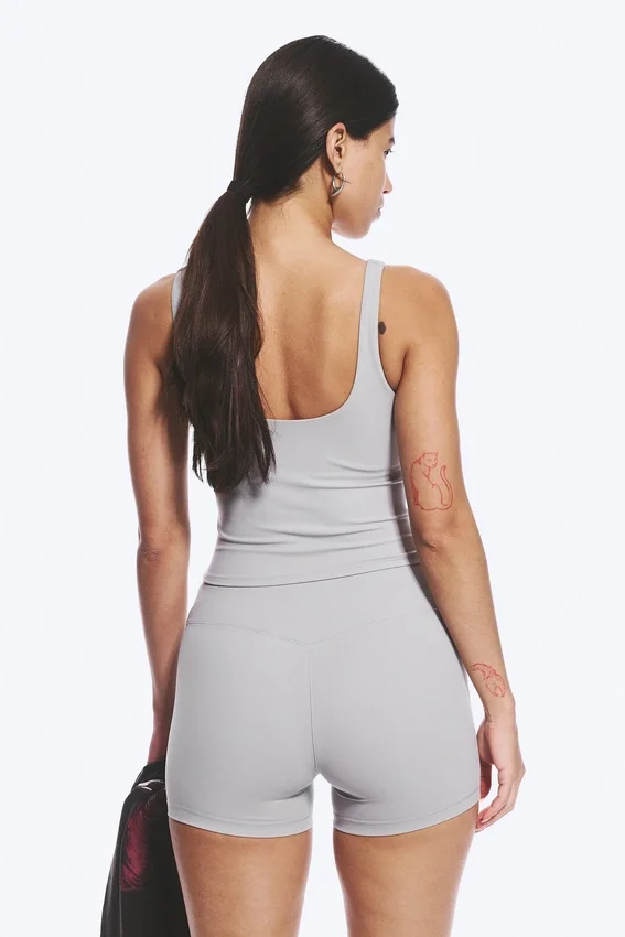 Kurzes Sport-Top mit tiefem Ausschnitt – Grau Kurzes Sport-Top mit tiefem Ausschnitt – Grau