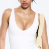 Kurzes Sport-Top mit tiefem Ausschnitt – Weiß Kurzes Sport-Top mit tiefem Ausschnitt – Weiß