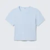 Kurzes, tailliertes Baumwoll-T-Shirt – Hellblau Kurzes, tailliertes Baumwoll-T-Shirt – Hellblau