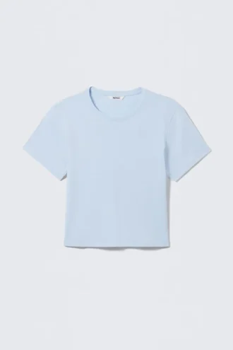 Kurzes, tailliertes Baumwoll-T-Shirt – Hellblau