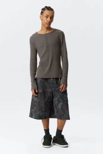 Langarm-Henley-T-Shirt – Dark Mole