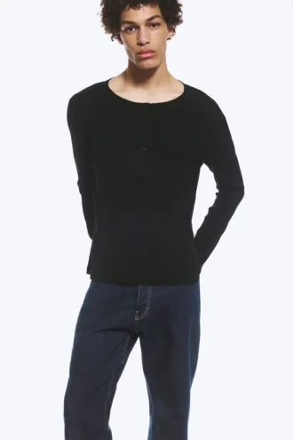 Langarm-Henley-T-Shirt – Schwarz Langarm-Henley-T-Shirt – Schwarz