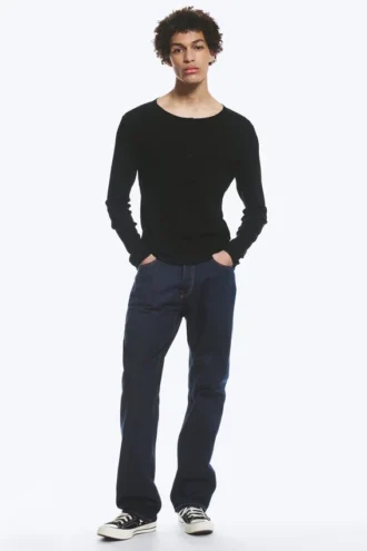 Langarm-Henley-T-Shirt – Schwarz Langarm-Henley-T-Shirt – Schwarz