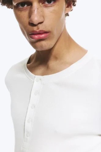 Langarm-Henley-T-Shirt – Staubweiß