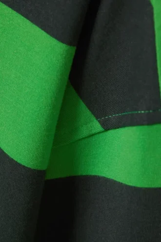 Langarmshirt aus Oversize-Baumwolle – schwarz-grün gestreift