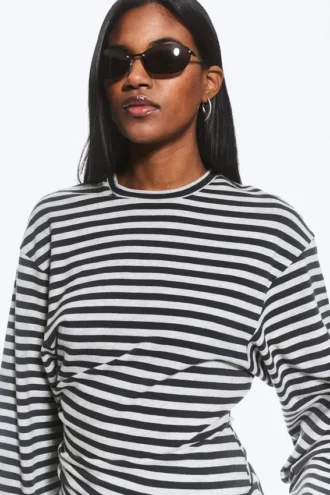 Langarmshirt mit Rüschen – Schwarz/Grau gestreift
