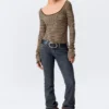 Langarmshirt mit schmalem Schnitt und U-Ausschnitt – beige/schwarz gestreift