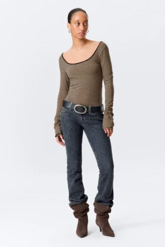 Langarmshirt mit schmalem Schnitt und U-Ausschnitt – beige/schwarz gestreift Langarmshirt mit schmalem Schnitt und U-Ausschnitt – beige/schwarz gestreift