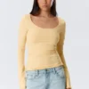 Langarmshirt mit schmalem Schnitt und U-Ausschnitt – Hellgelb