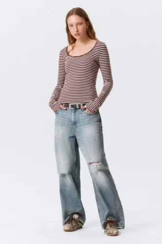 Langarmshirt mit schmalem Schnitt und U-Ausschnitt – rosa- und burgunderrote Streifen