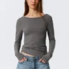 Langarmshirt mit tiefem Rückenausschnitt – Grau Langarmshirt mit tiefem Rückenausschnitt – Grau