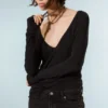 Langarmshirt mit tiefem V-Ausschnitt – Schwarz Langarmshirt mit tiefem V-Ausschnitt – Schwarz