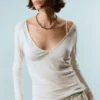 Langarmshirt mit tiefem V-Ausschnitt – Weiß Langarmshirt mit tiefem V-Ausschnitt – Weiß