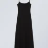 Langes, figurbetontes Trägerkleid – Schwarz