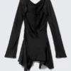 Langärmliges, asymmetrisches Satin-Mini-Kleid – Schwarz Langärmliges, asymmetrisches Satin-Mini-Kleid – Schwarz