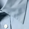 Langärmliges Baumwollhemd mit gekreuzter Knopfleiste – Hellblau Langärmliges Baumwollhemd mit gekreuzter Knopfleiste – Hellblau