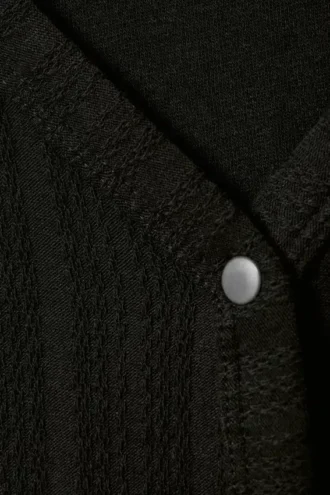 Langärmliges Minikleid mit V-Ausschnitt – Schwarz