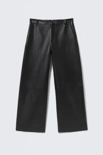 Lederhose mit niedriger Leibhöhe und weitem Bein – Schwarz