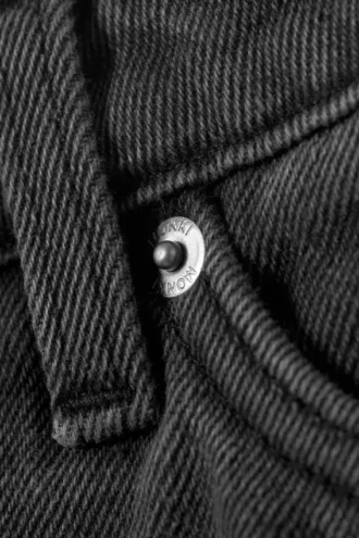 Liz-Rock aus plissiertem Twill mit niedriger Leibhöhe – Haunted Black – Washed Black