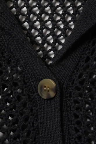 Locker gestrickte Strickjacke mit Knöpfen – Schwarz