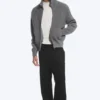 Locker sitzende Strickjacke mit hohem Kragen und Reißverschluss – Hellstaubgrau Locker sitzende Strickjacke mit hohem Kragen und Reißverschluss – Hellstaubgrau