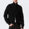 Locker sitzende Strickjacke mit hohem Kragen und Reißverschluss – Schwarz Locker sitzende Strickjacke mit hohem Kragen und Reißverschluss – Schwarz