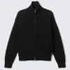 Locker sitzende Strickjacke mit hohem Kragen und Reißverschluss – Schwarz Locker sitzende Strickjacke mit hohem Kragen und Reißverschluss – Schwarz