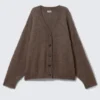 Locker sitzende Strickjacke mit V-Ausschnitt aus Mohairmischung – Dunkelbraun meliert