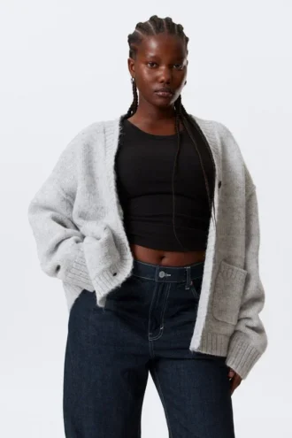 Locker sitzende Strickjacke mit V-Ausschnitt – Grau meliert