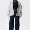 Locker sitzende Strickjacke mit V-Ausschnitt – Grau meliert Locker sitzende Strickjacke mit V-Ausschnitt – Grau meliert
