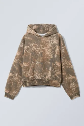 Locker sitzender bedruckter Kapuzenpullover – Khaki – Woodland