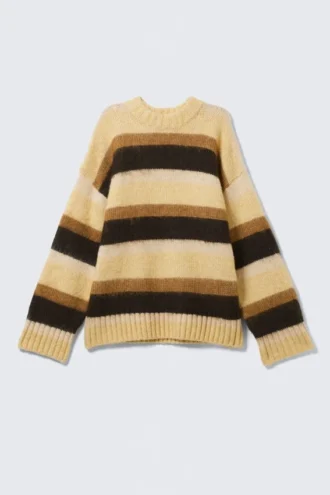 Locker sitzender, flauschiger Strickpullover – staubgelbe und braune Streifen