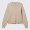 Locker sitzender, kastenförmiger Strickpullover – Beige Locker sitzender, kastenförmiger Strickpullover – Beige