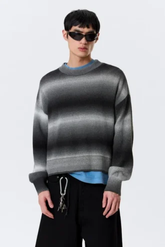 Locker sitzender, melierter Strickpullover aus Baumwolle – Black Space Dye