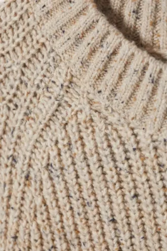 Locker sitzender Pullover aus genopptem Strick – Dusty Ecru Melange