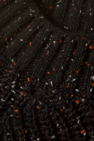 Locker sitzender Pullover aus genoppter Strickware – Schwarz