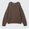 Locker sitzender Pullover mit Rundhalsausschnitt und Rippmuster – Braun Locker sitzender Pullover mit Rundhalsausschnitt und Rippmuster – Braun