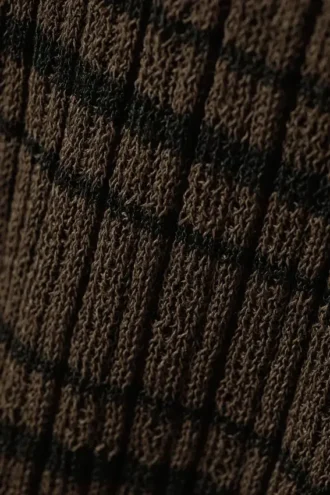 Locker sitzender Strickpullover mit V-Ausschnitt – gestreift, dunkelbraun
