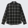 Locker sitzendes Flanellhemd mit Knopfleiste – schwarz kariert Locker sitzendes Flanellhemd mit Knopfleiste – schwarz kariert