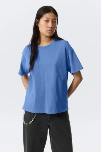 Locker sitzendes, kastenförmiges Baumwoll-T-Shirt – gewaschenes Blau