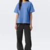 Locker sitzendes, kastenförmiges Baumwoll-T-Shirt – gewaschenes Blau Locker sitzendes, kastenförmiges Baumwoll-T-Shirt – gewaschenes Blau