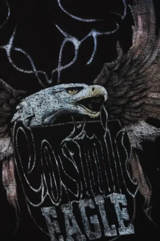 Locker sitzendes T-Shirt mit Print – Schwarz – Cosmic Eagle