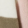 Lockere Fleece-Jacke mit Reißverschluss – Weiß/Khaki/Rosa