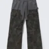 Lockere Patchwork-Cargo-Hose – Dusty Blue & Camo