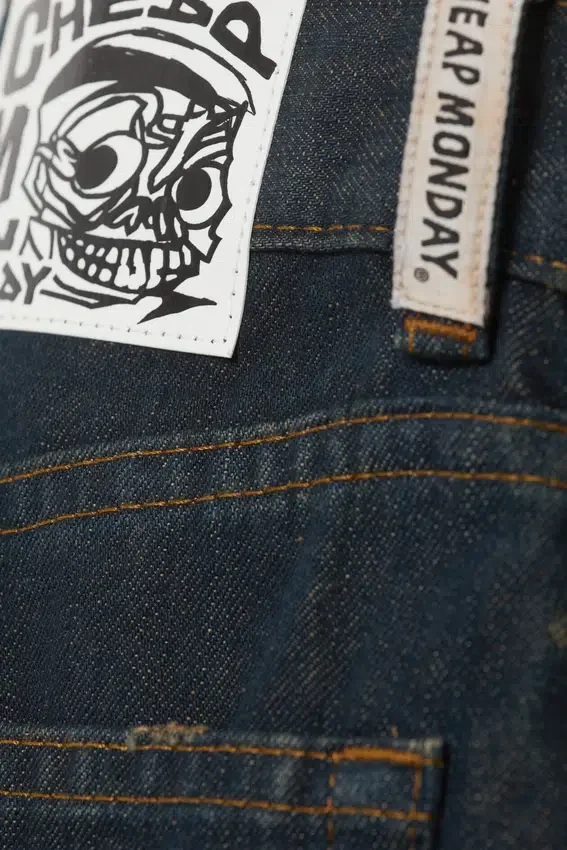Lockere Straight-Jeans mit normaler Passform – Soul Blue – Dunkelblau | Cheap Monday GB Lockere Straight-Jeans mit normaler Passform – Soul Blue – Dunkelblau | Cheap Monday GB