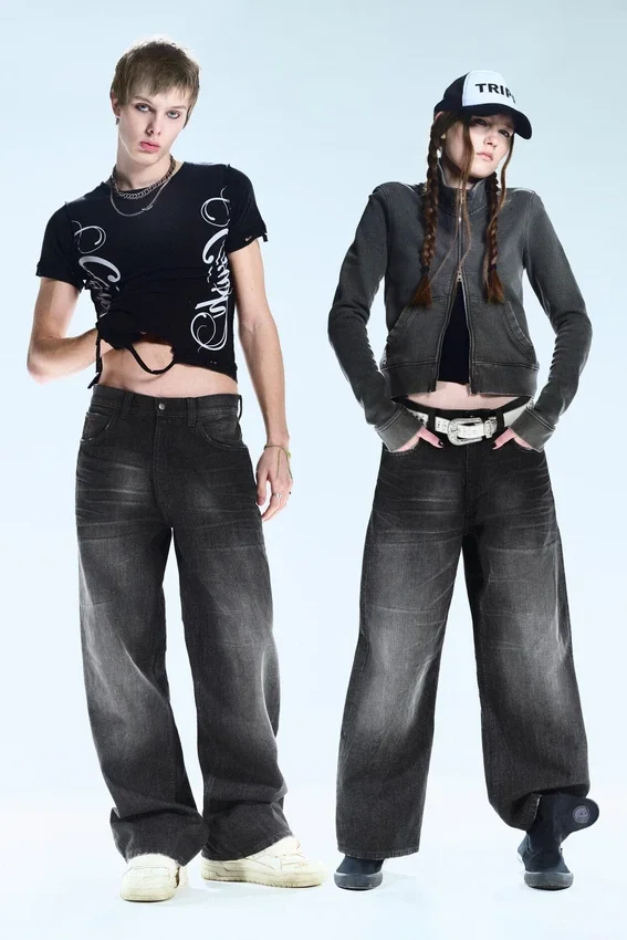 Lockere Straight-Jeans mit normaler Taillenhöhe – Chafe Black | Cheap Monday Gb Lockere Straight-Jeans mit normaler Taillenhöhe – Chafe Black | Cheap Monday Gb